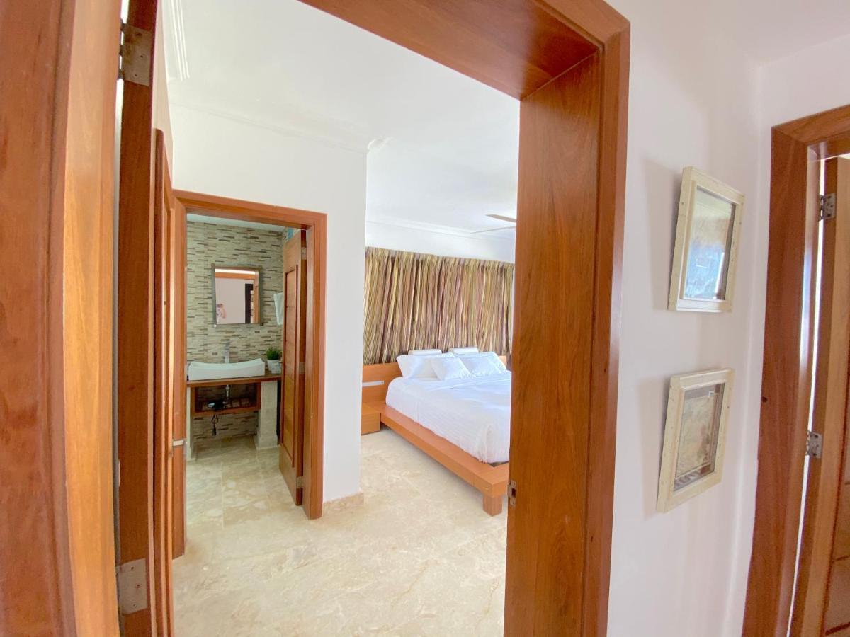 Deluxe Suites Chateau Del Mar - Swimming Pool And Jacuzzi - Bavaro Beach Aparthotel Punta Cana