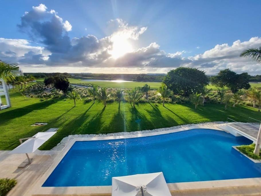 Beachside Oasis: Pool Views And Casino Access * Punta Cana