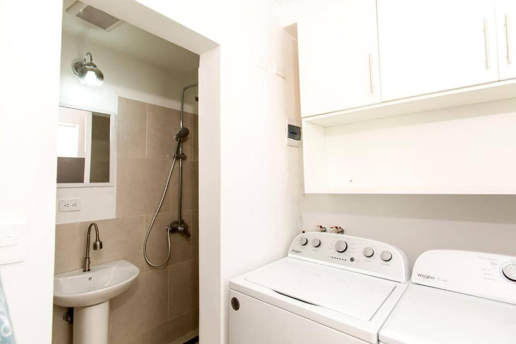 Pristine 4br Beachfront Getaway With Pool & Rooftop Apartamento *