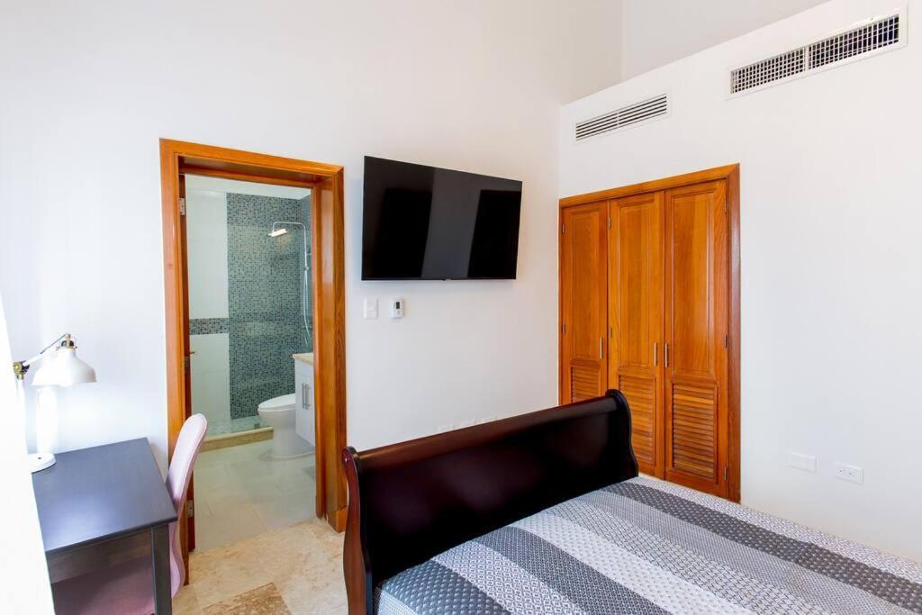 Pristine 4br Beachfront Getaway With Pool & Rooftop Apartamento Punta Cana
