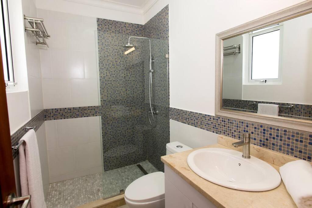 Apartamento Pristine 4br Beachfront Getaway With Pool & Rooftop *