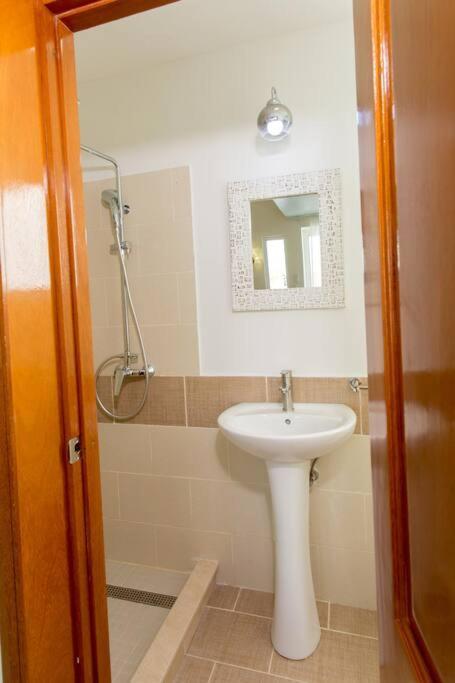 Apartamento Pristine 4br Beachfront Getaway With Pool & Rooftop *