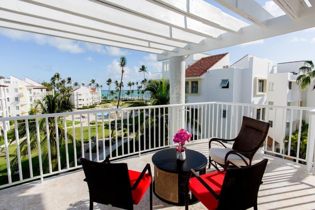 Pristine 4br Beachfront Getaway With Pool & Rooftop Apartamento