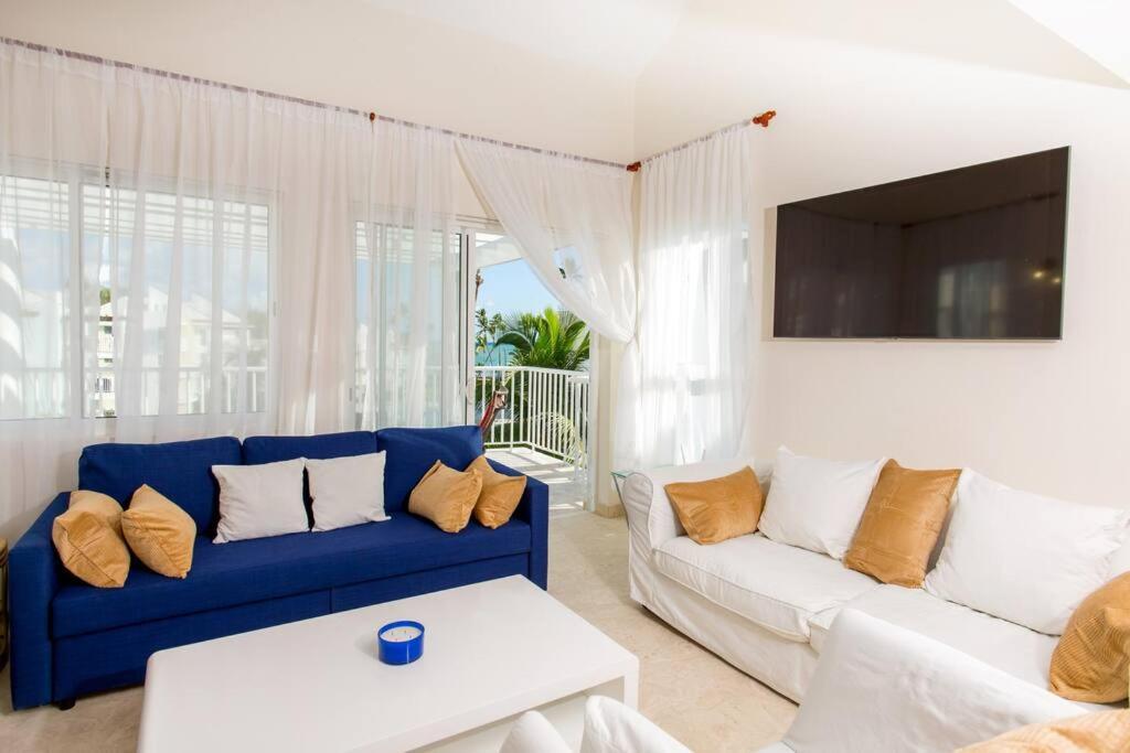 Pristine 4br Beachfront Getaway With Pool & Rooftop Apartamento
