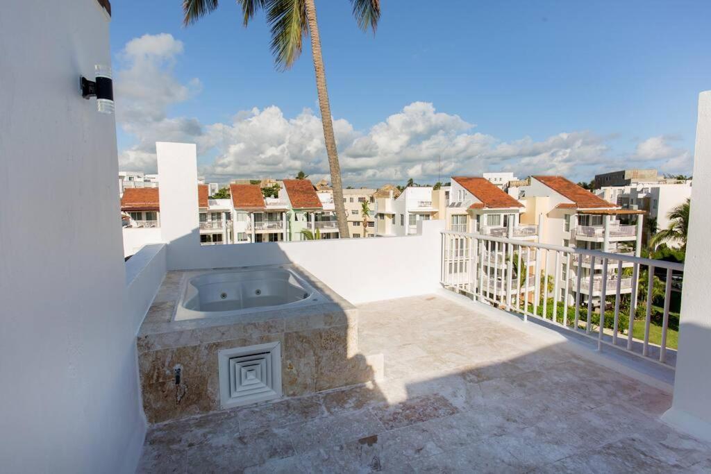 Apartamento Pristine 4br Beachfront Getaway With Pool & Rooftop *