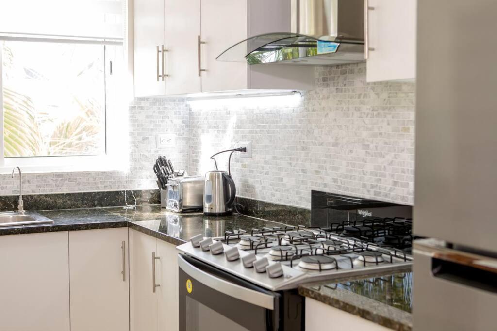 Apartamento Pristine 4br Beachfront Getaway With Pool & Rooftop
