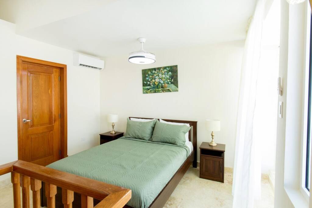 Pristine 4br Beachfront Getaway With Pool & Rooftop Apartamento *