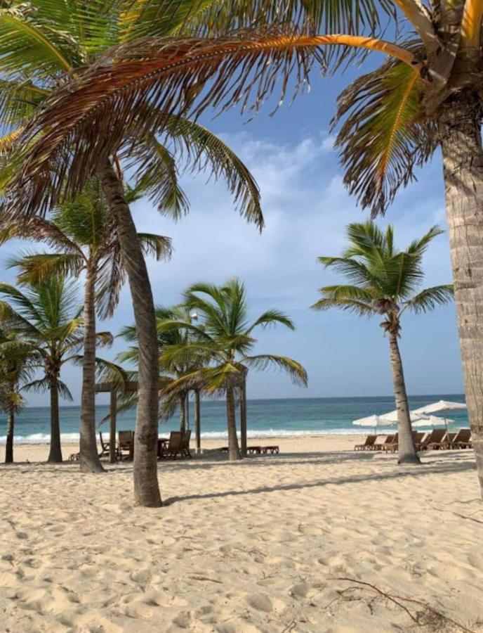 Beachside Oasis: Pool Views And Casino Access *