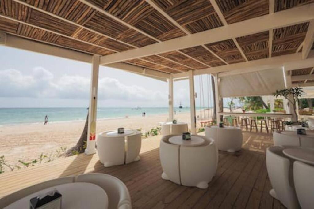 Apartamento Pristine 4br Beachfront Getaway With Pool & Rooftop *