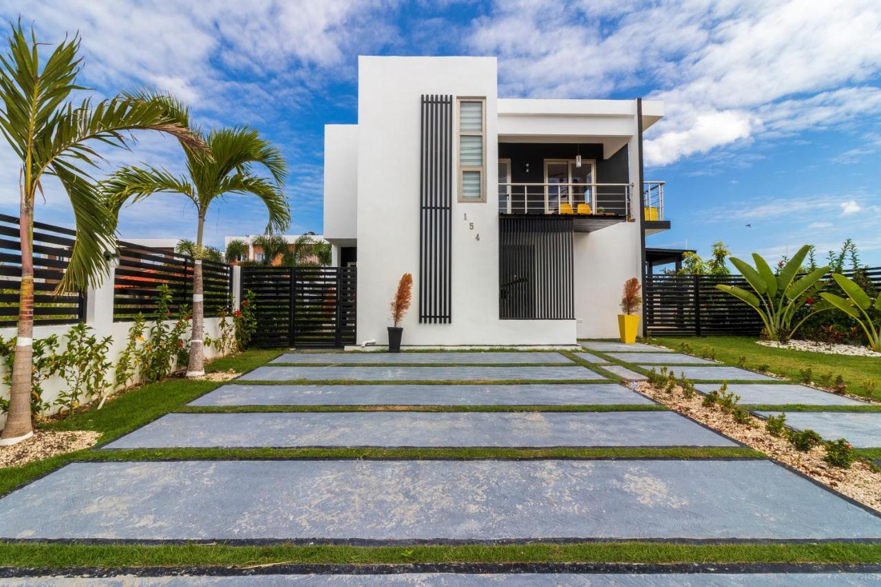 Modern 4-br With Pool In Residential Area *