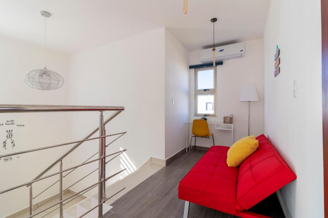 Villa Modern 4-br With Pool In Residential Area