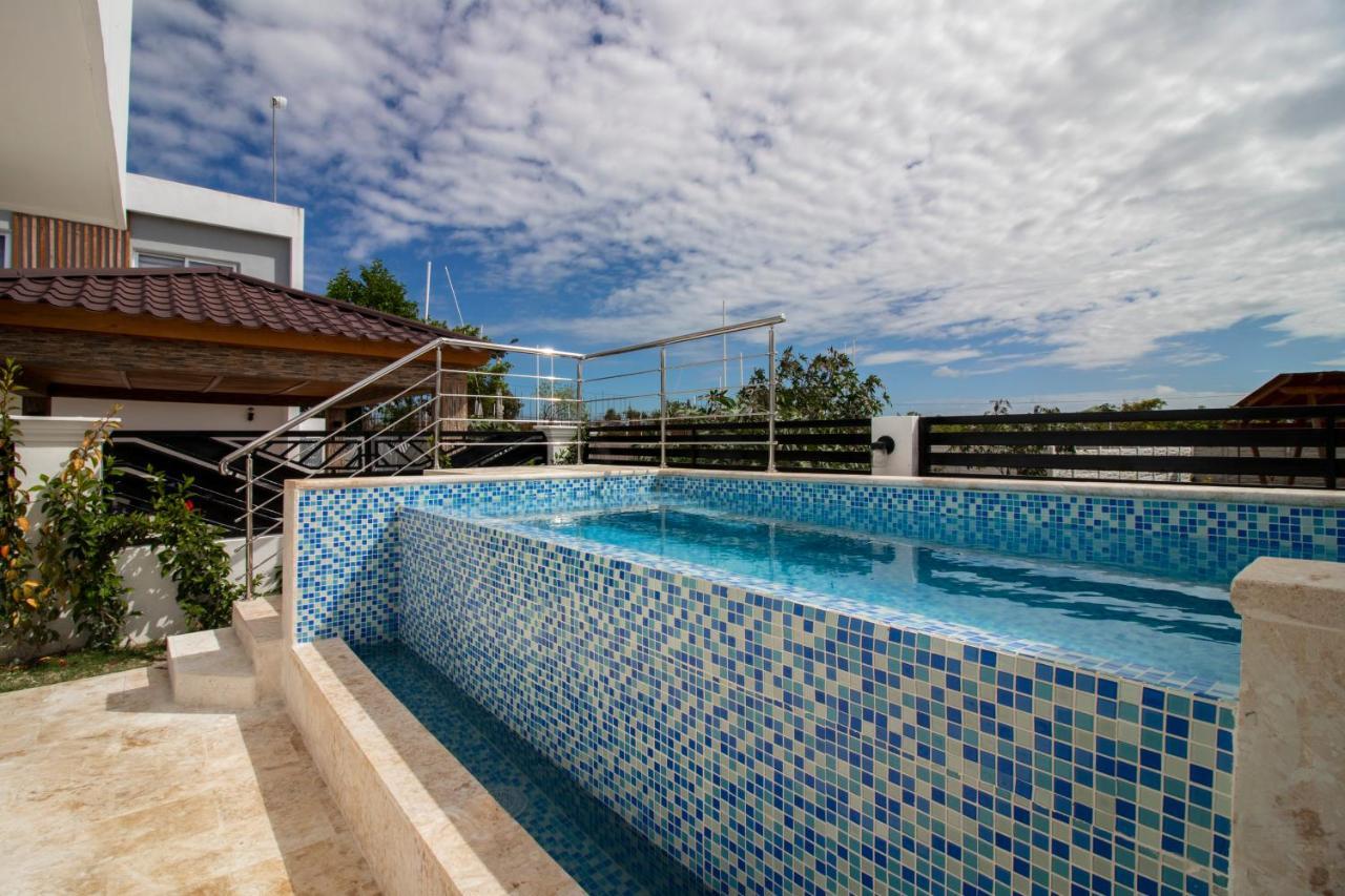 Modern 4-br With Pool In Residential Area Villa *