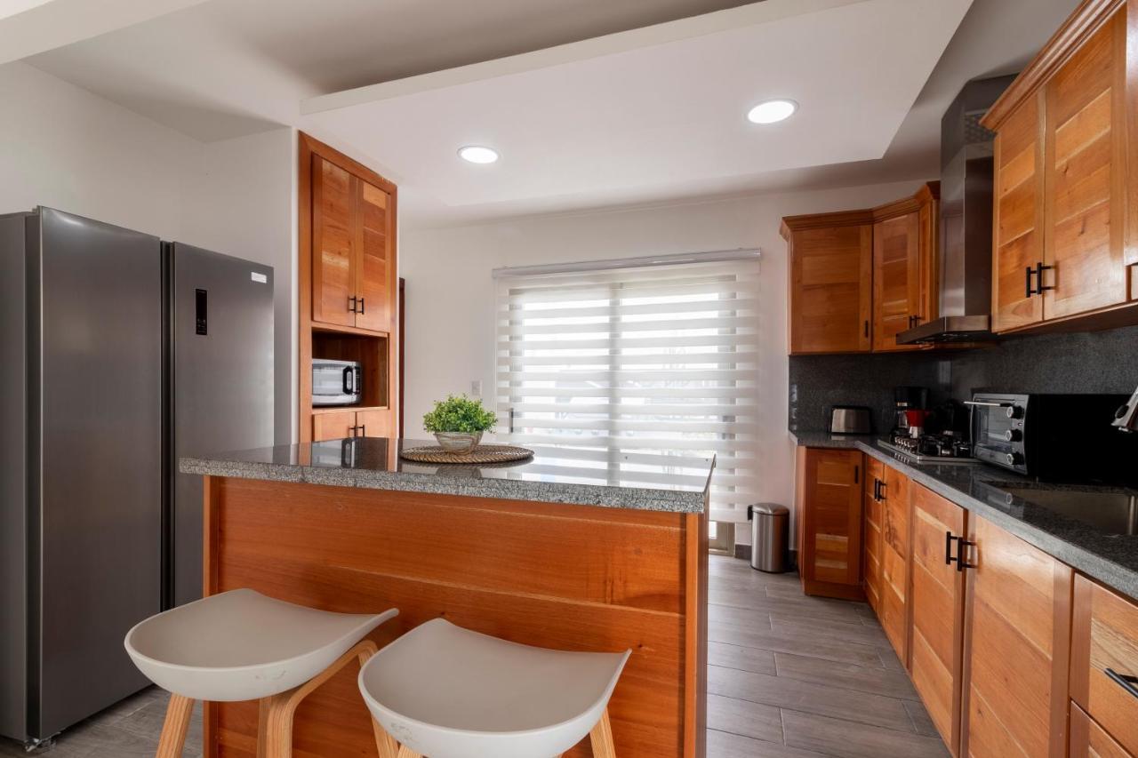 Villa Modern 4-br With Pool In Residential Area
