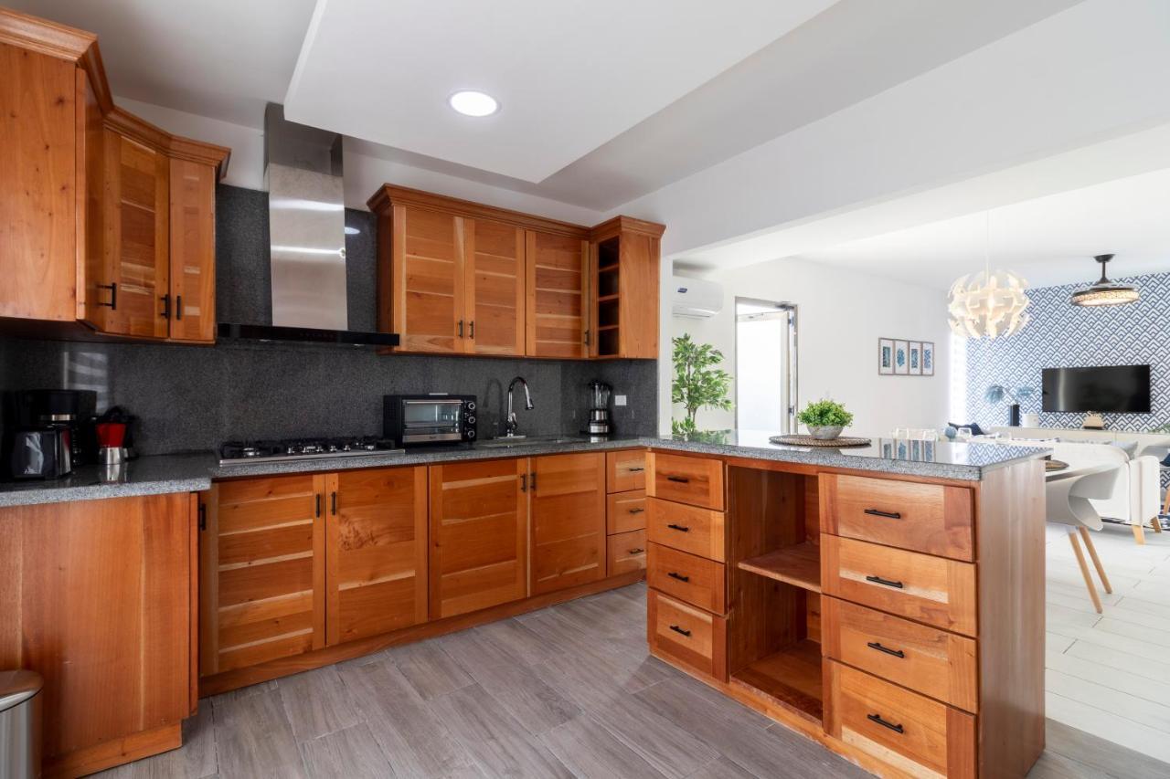 Villa Modern 4-br With Pool In Residential Area