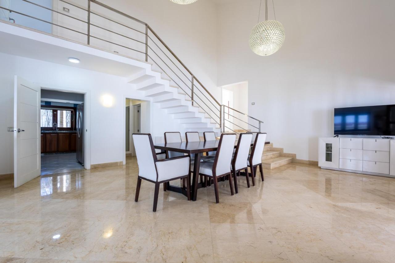 Huge 7-bedroom With Private Pool - Corales Villa