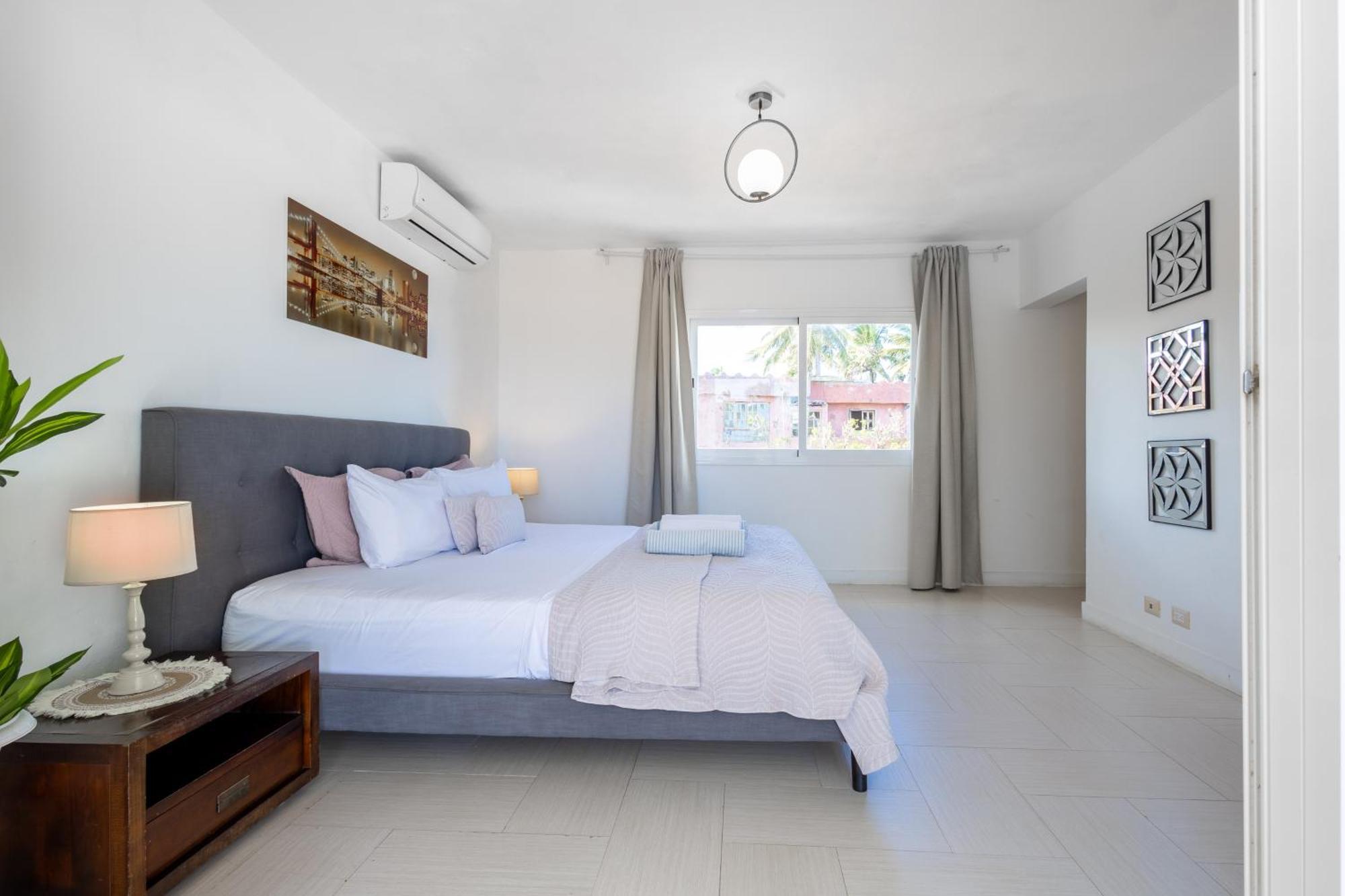 Beachfront For Rent - Ocean View, Private Terrace, And Bbq Apartment