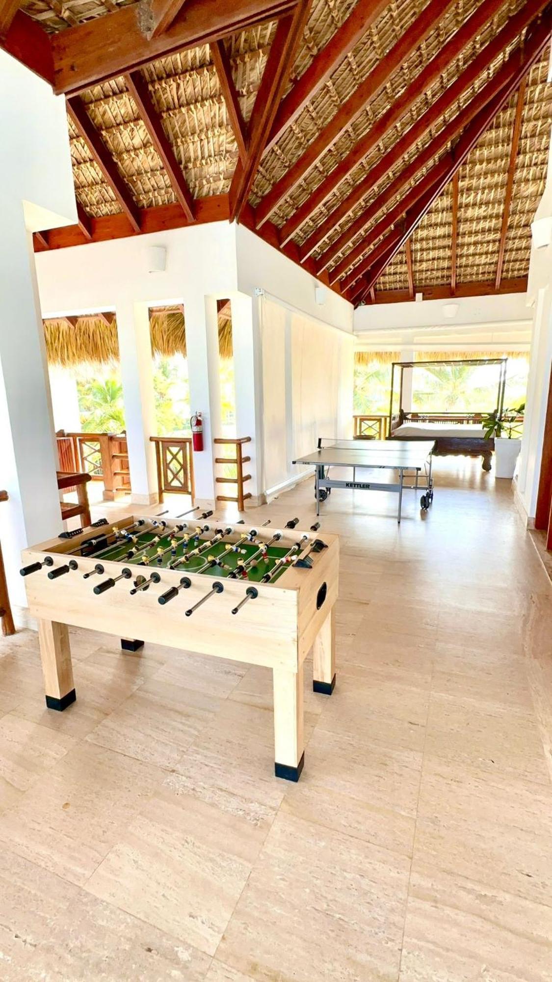 Beachside Oasis: Pool Views And Casino Access *