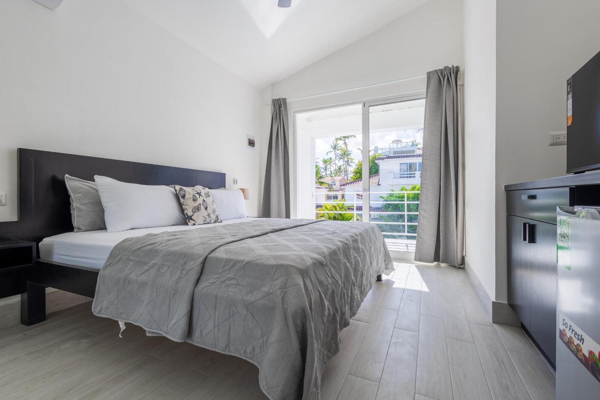 Huge 7-bedroom With Private Pool - Corales Villa *