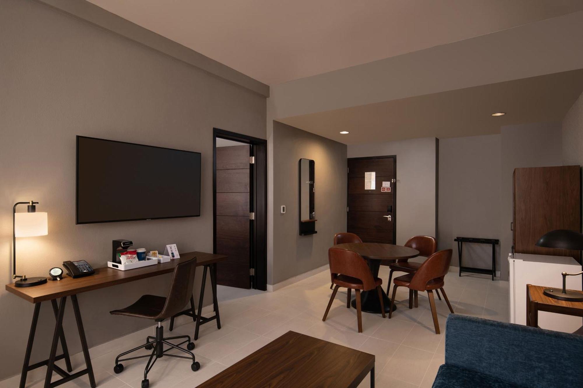 Four Points By Sheraton Hotel 4*