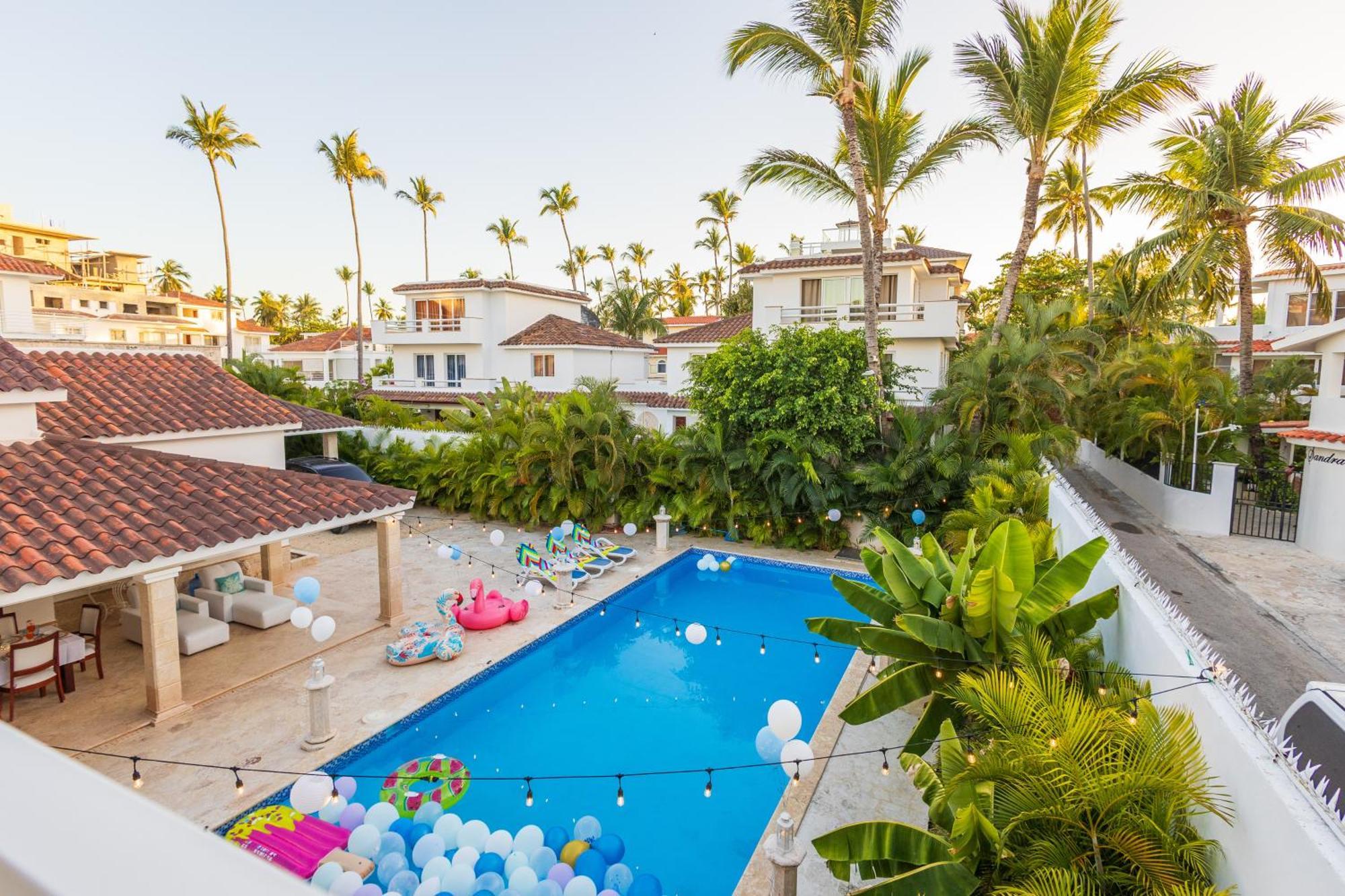 Huge 7-bedroom With Private Pool - Corales Villa *