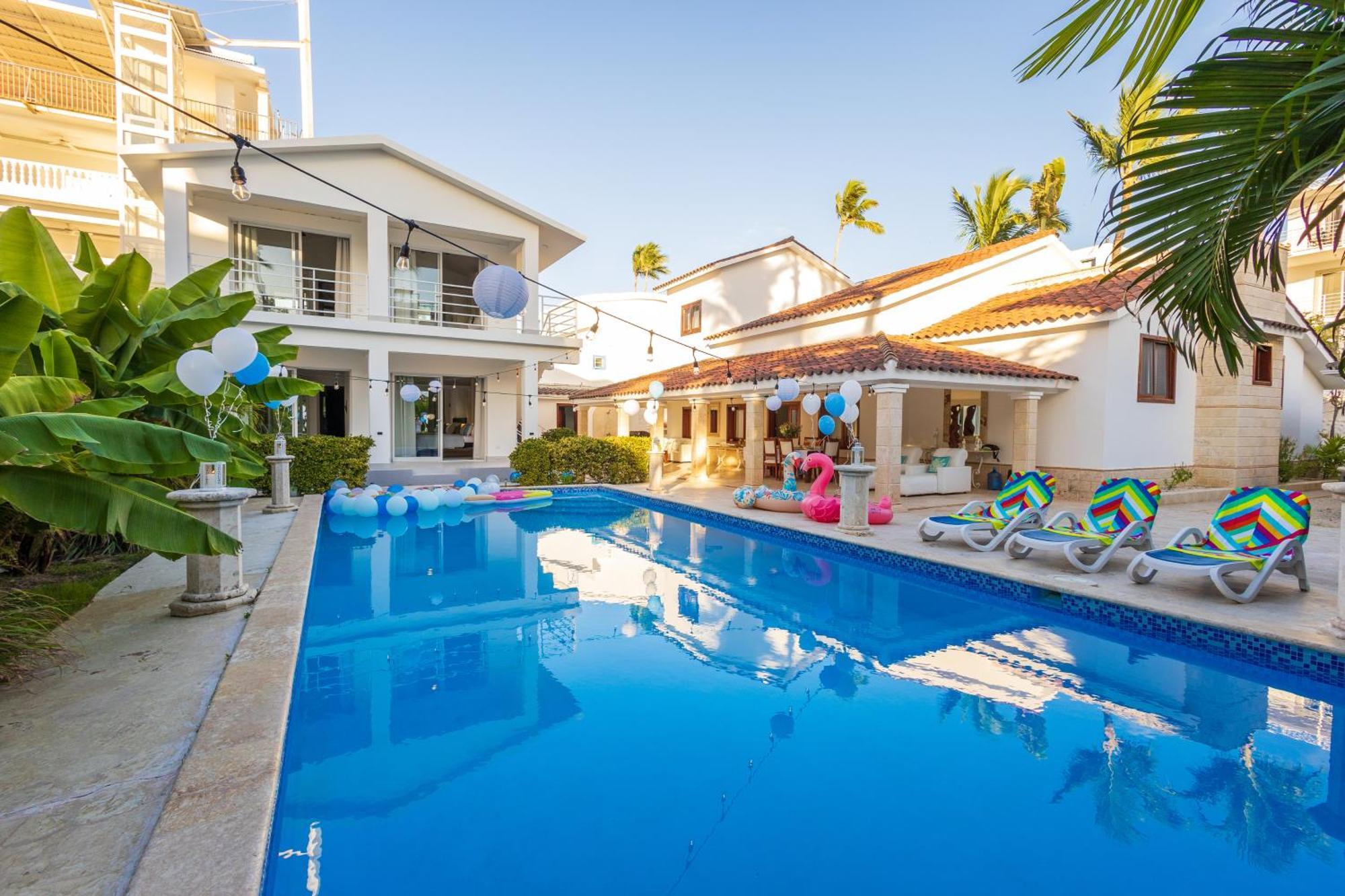 Huge 7-bedroom With Private Pool - Corales Villa *