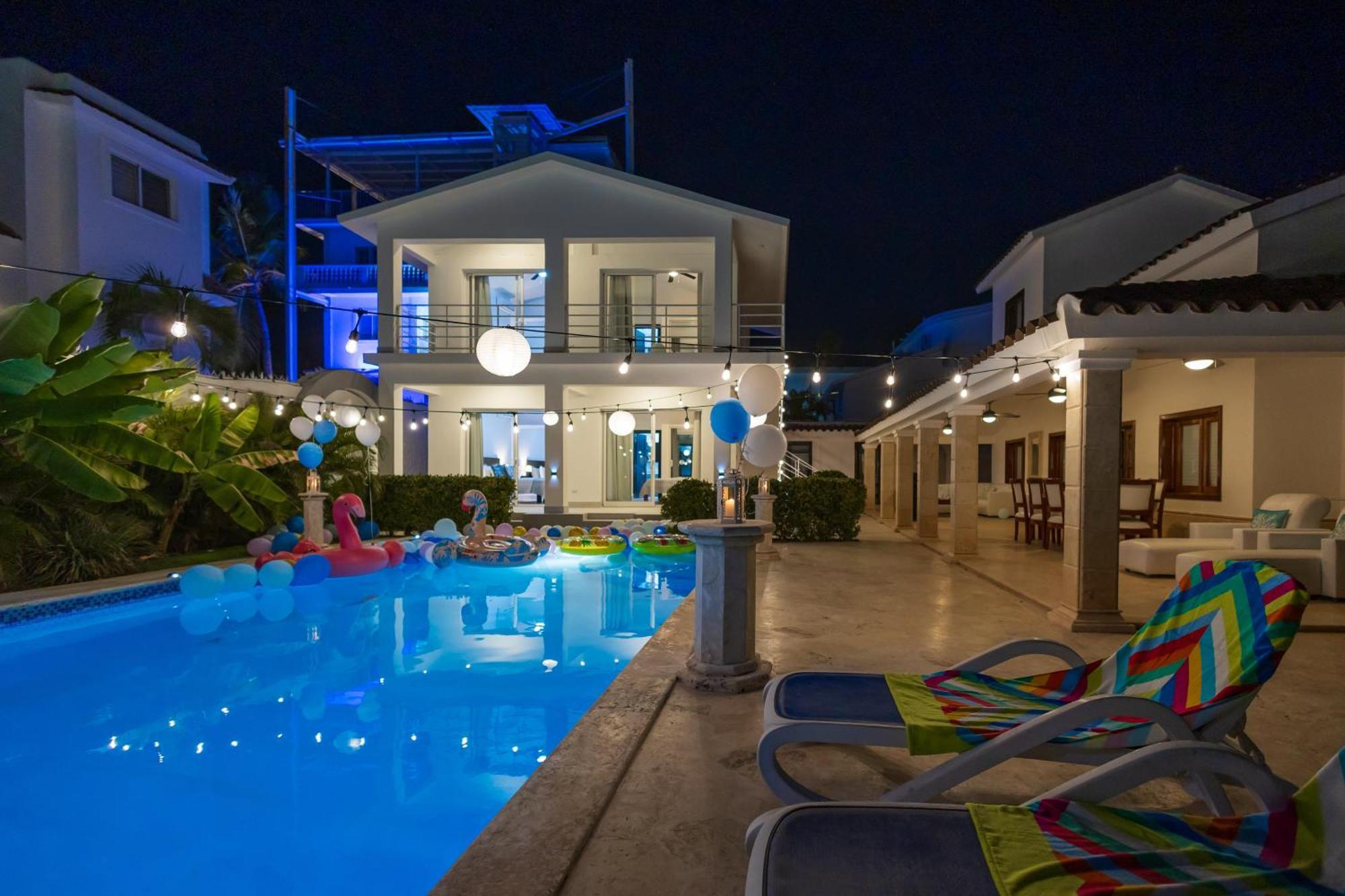 Huge 7-bedroom With Private Pool - Corales Villa