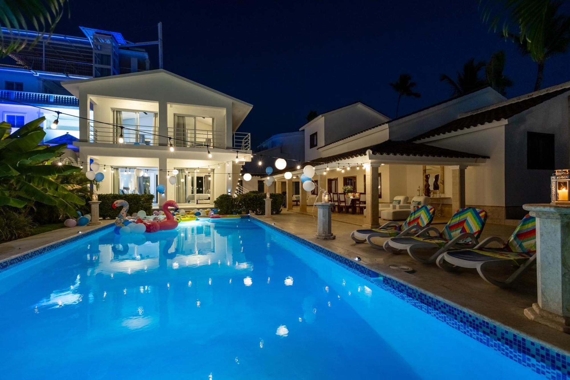 Huge 7-bedroom With Private Pool - Corales Villa *