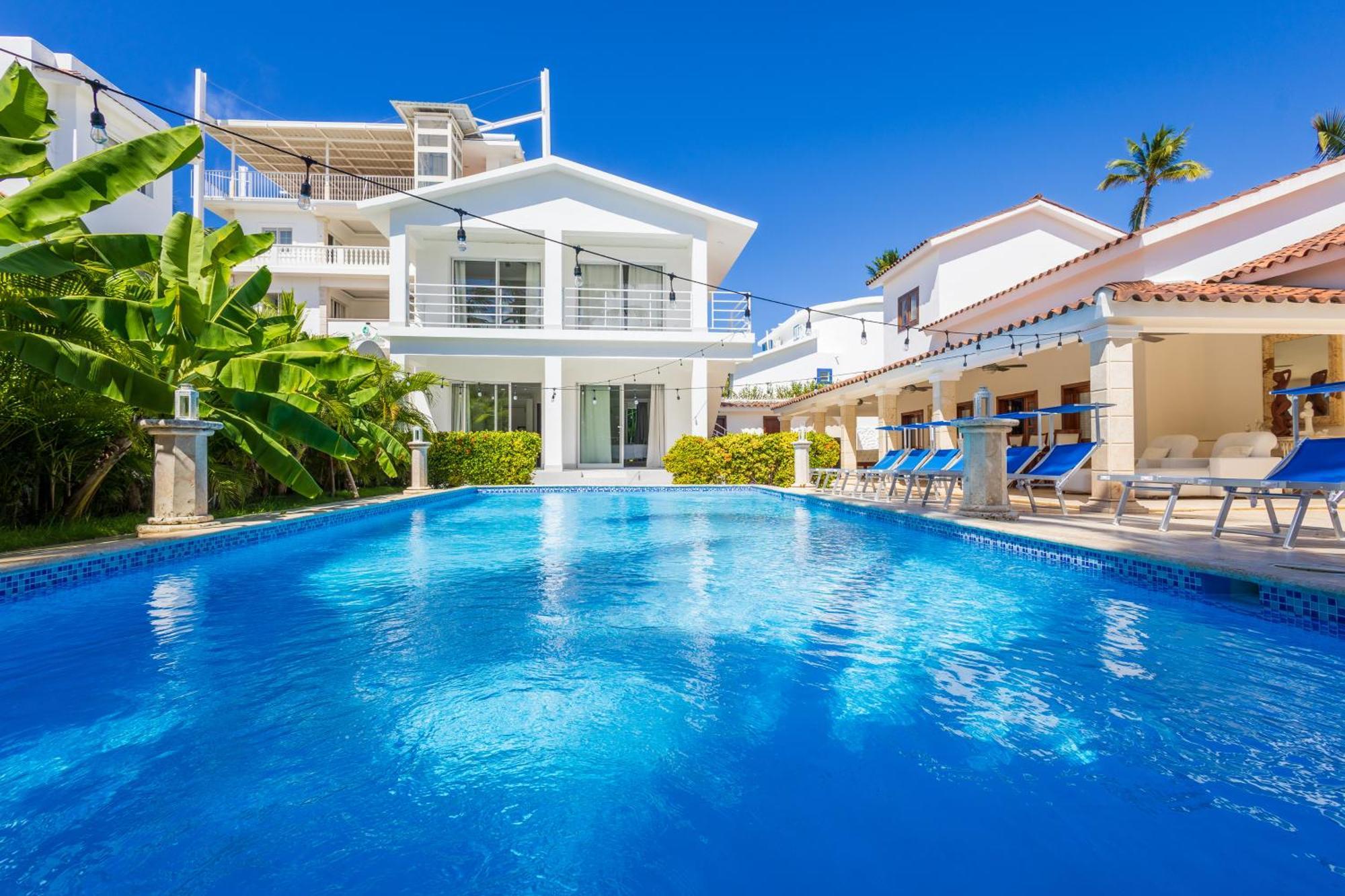 Huge 7-bedroom With Private Pool - Corales *