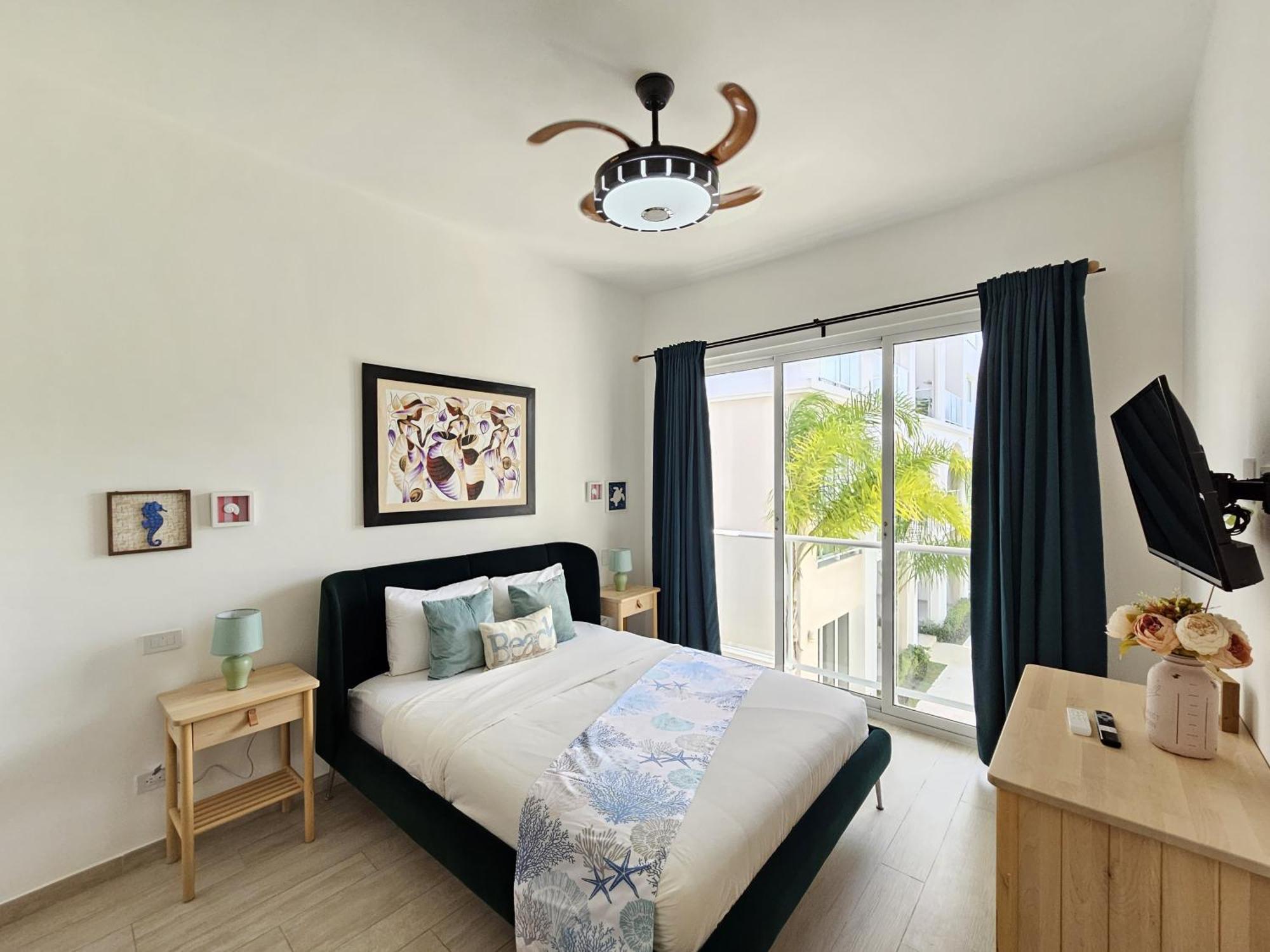Beachside Oasis: Pool Views And Casino Access Apartment *