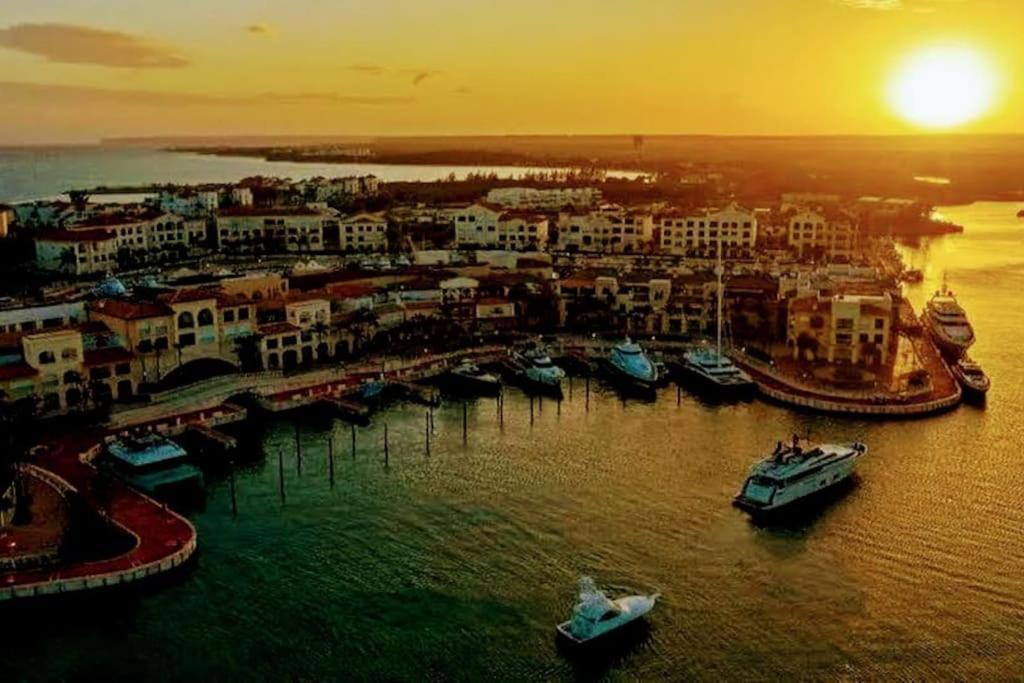 Sunset View, Walk To Pool, Hot Tub, Dining, Shops Apartment Punta Cana
