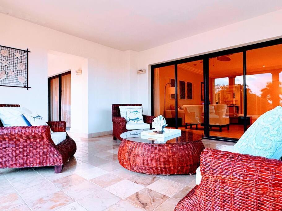 Your Private Pool, Marina Hot Tub & Grounds Apartment *