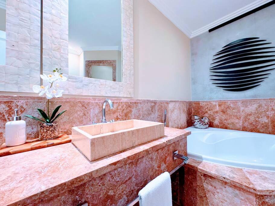 Apartment Your Private Pool, Marina Hot Tub & Grounds