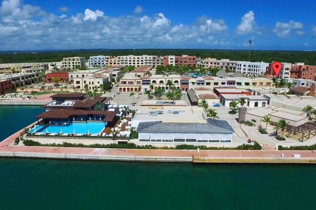 Your Private Pool, Marina Hot Tub & Grounds Apartment *