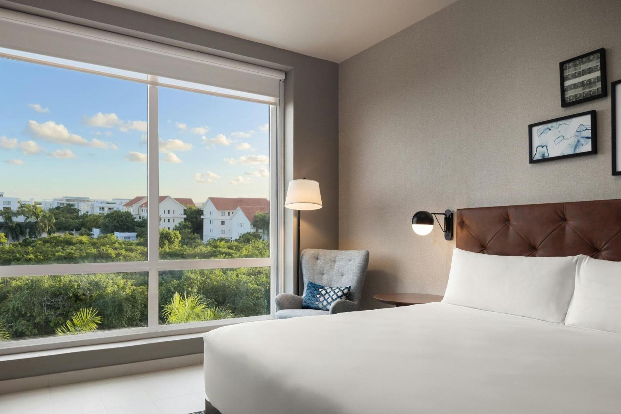 Four Points By Sheraton Hotel 4*