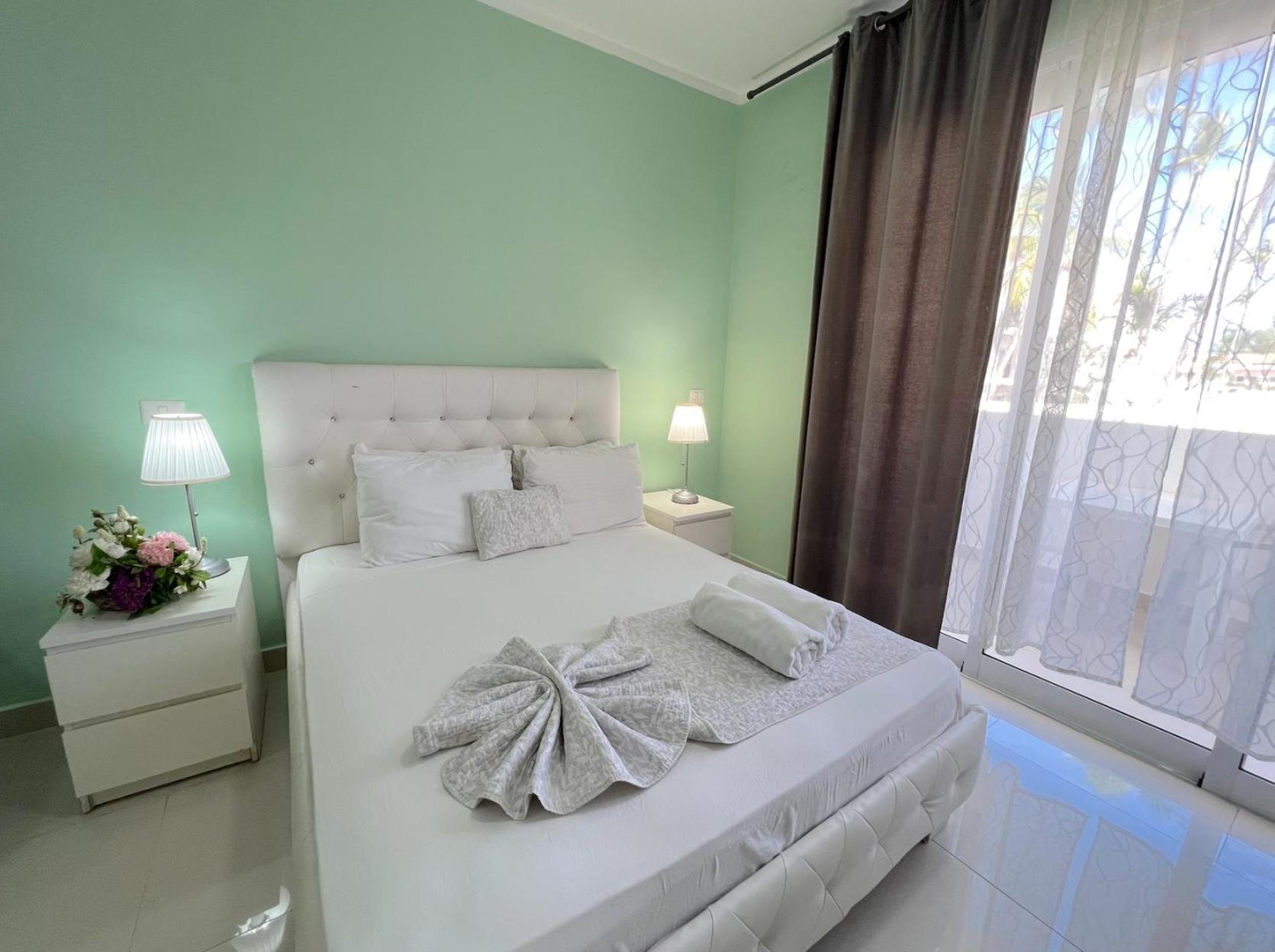 Tropical With Rooftop Pool And - Bavaro 5*