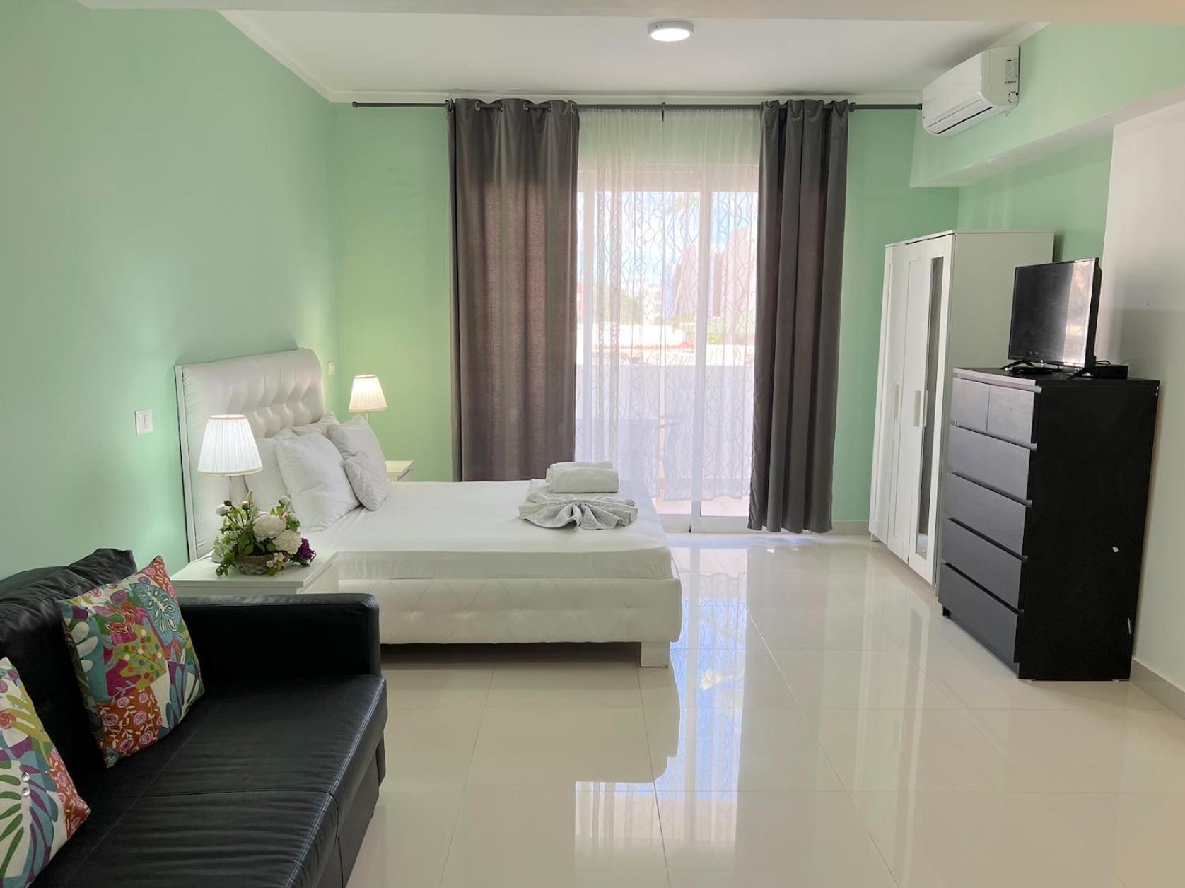 Hotel Tropical With Rooftop Pool And - Bavaro