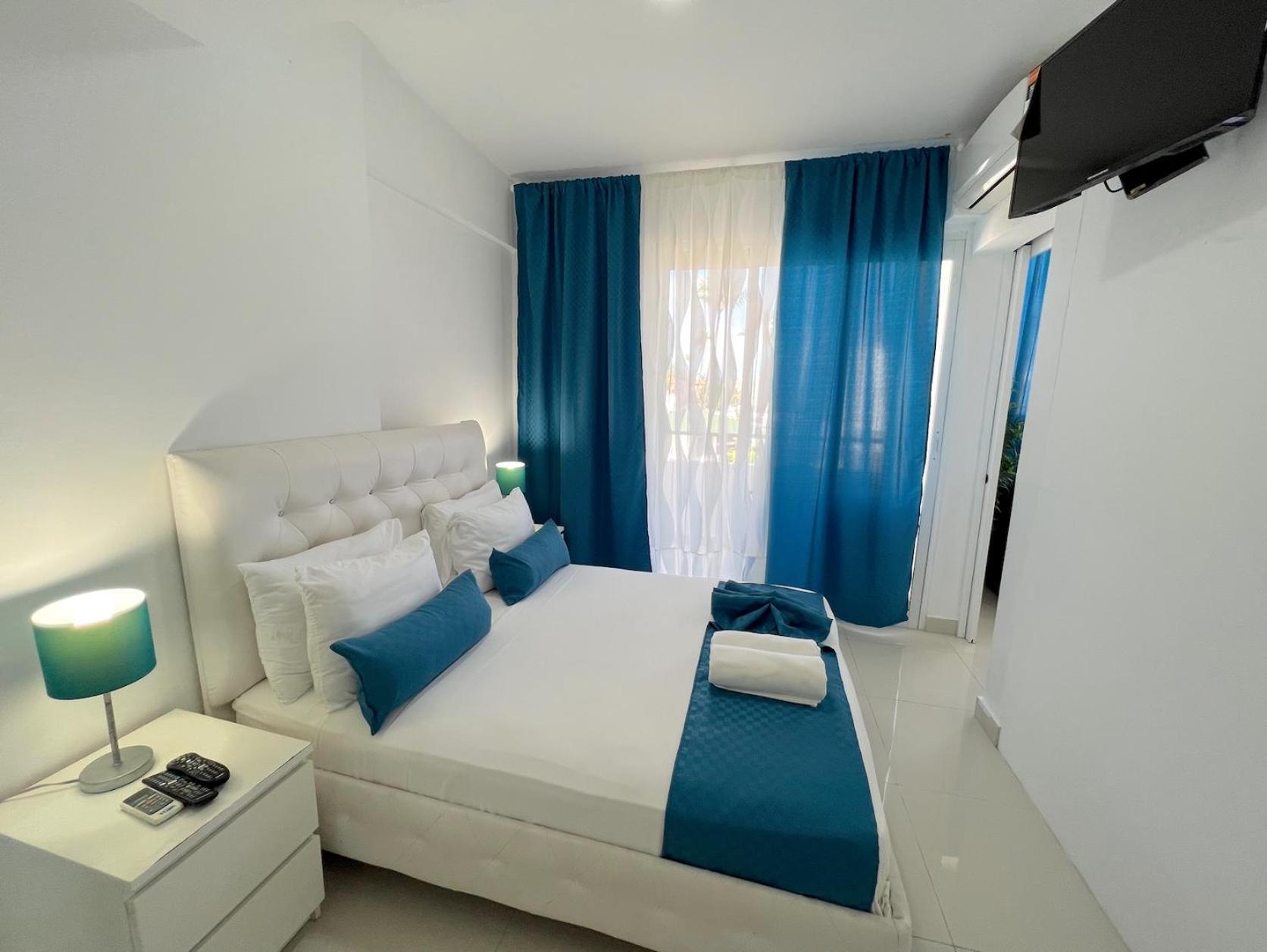 Hotel Tropical With Rooftop Pool And - Bavaro