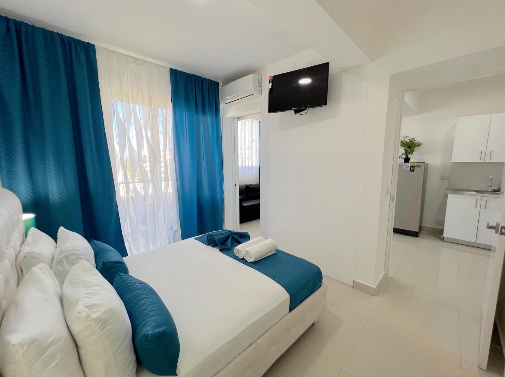 Tropical With Rooftop Pool And - Bavaro Hotel