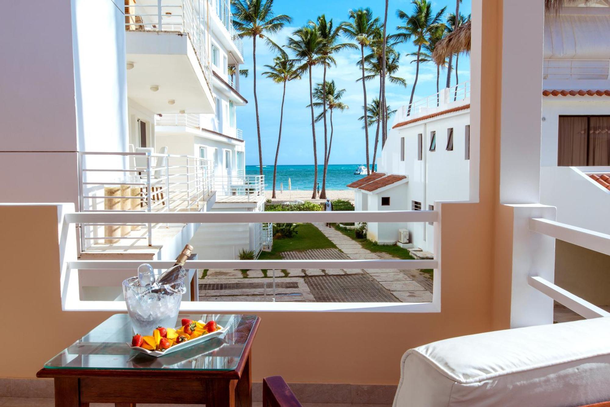 Aparthotel Caribbean Village Playa Corales