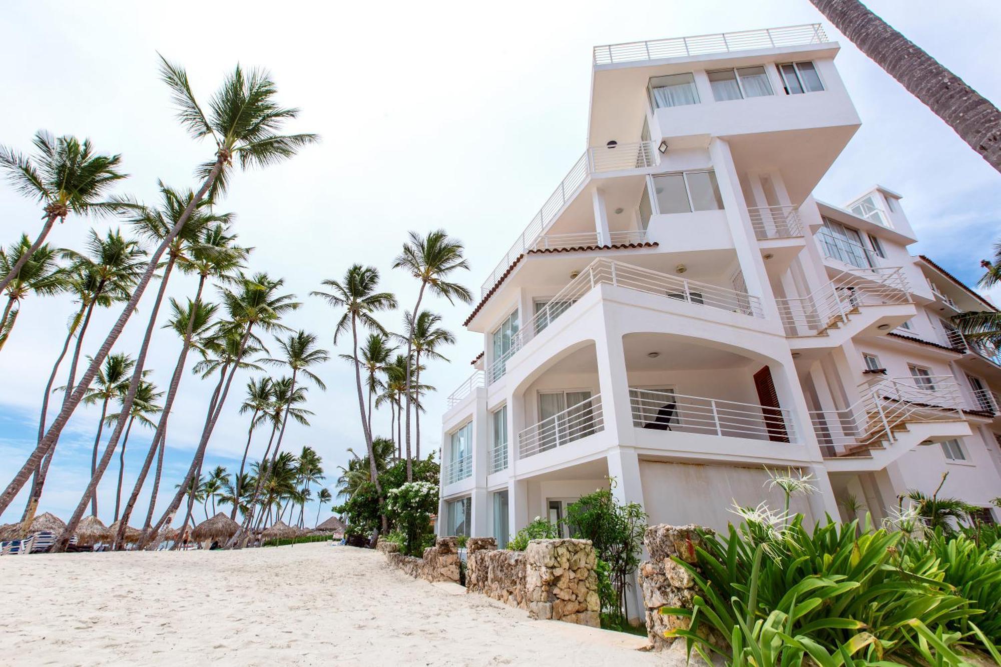 Aparthotel Caribbean Village Playa Corales 5*