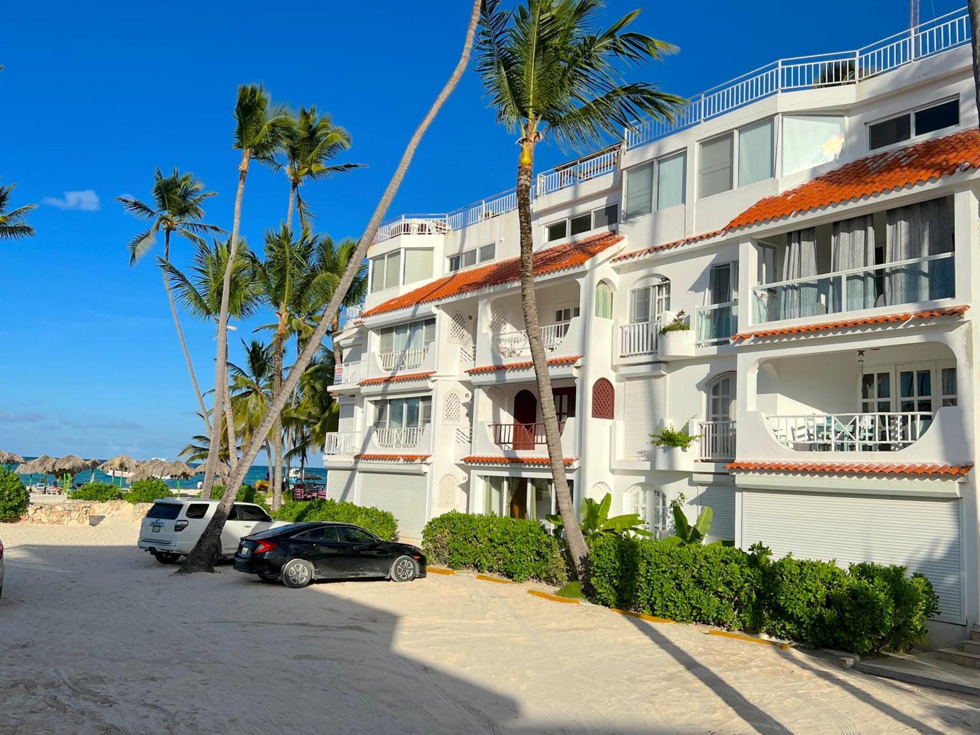 Tropical And - Corales - Great Location With Many Restaurants