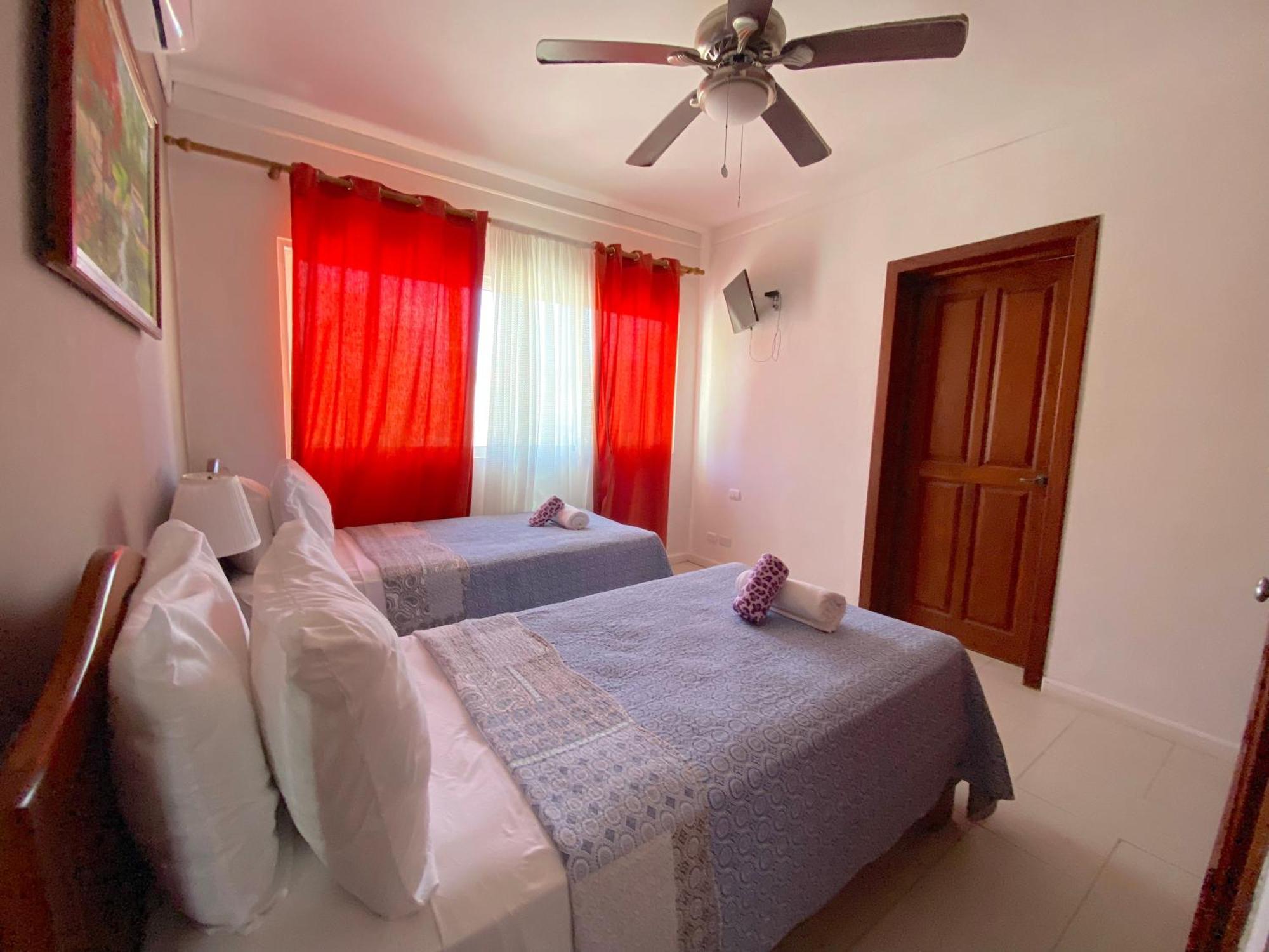 Tropical And - Corales - Great Location With Many Restaurants 5*