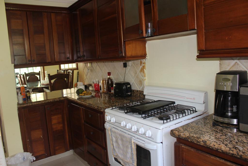 Homestay Shirley's Beach Place