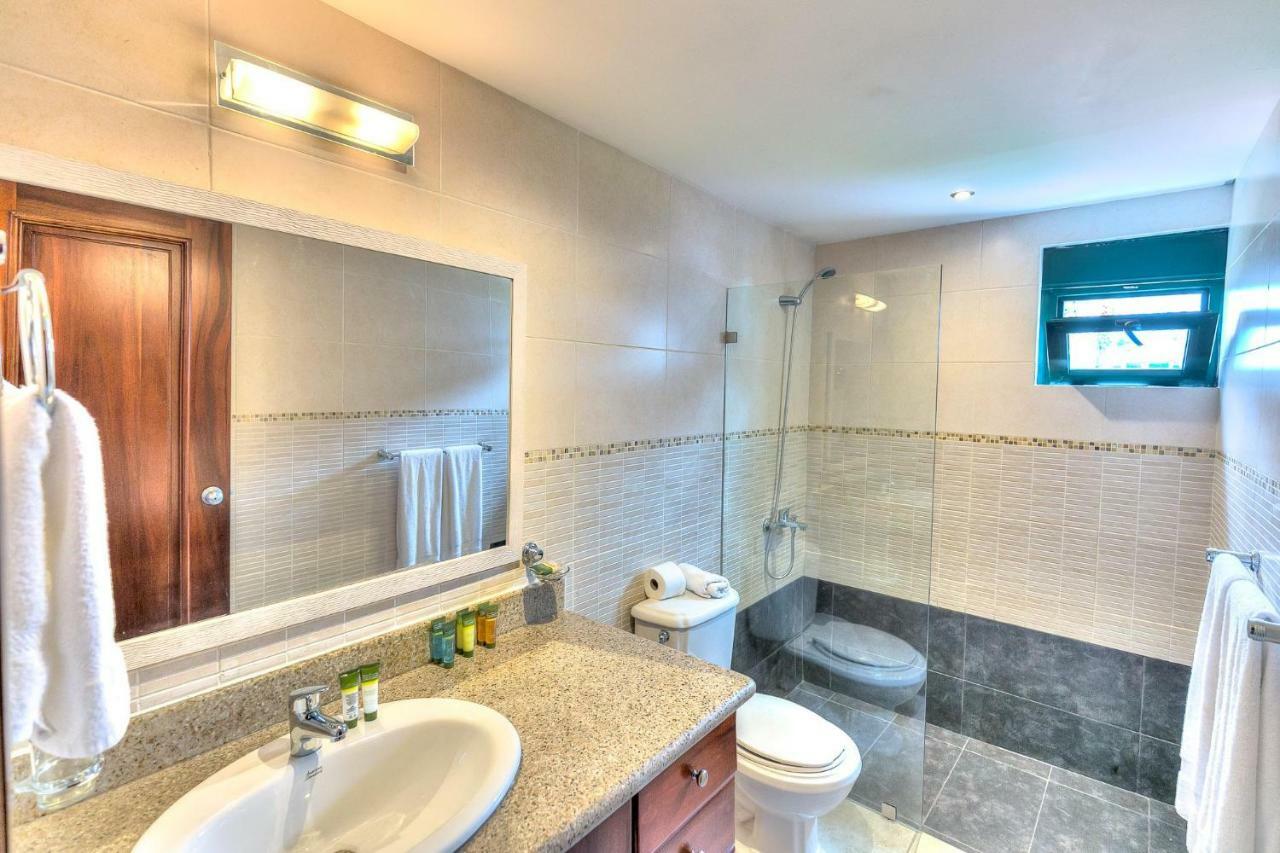 Oceanfront With Views And Large Balcony - L-201 *