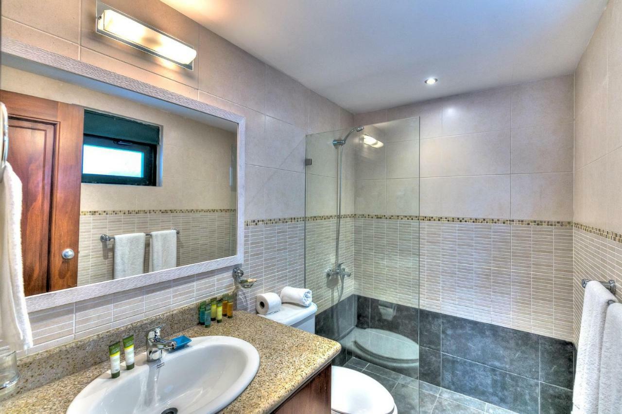 Apartment Oceanfront With Views And Large Balcony - L-201 *