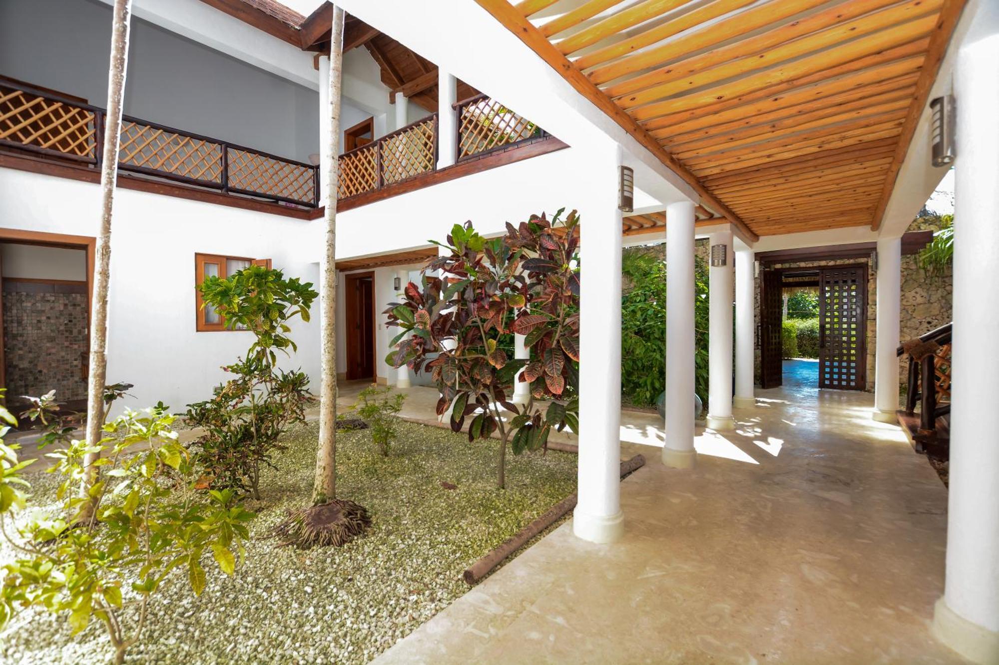 Private Pool In Puntacana & Club Villa