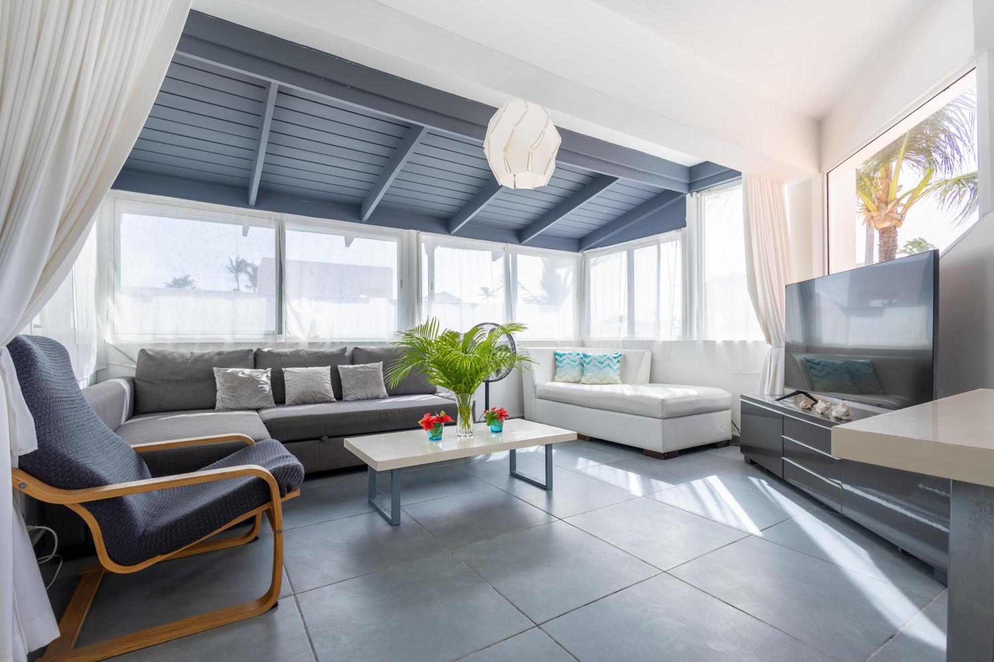Amazing Penthouse In With Ocean View Apartment *