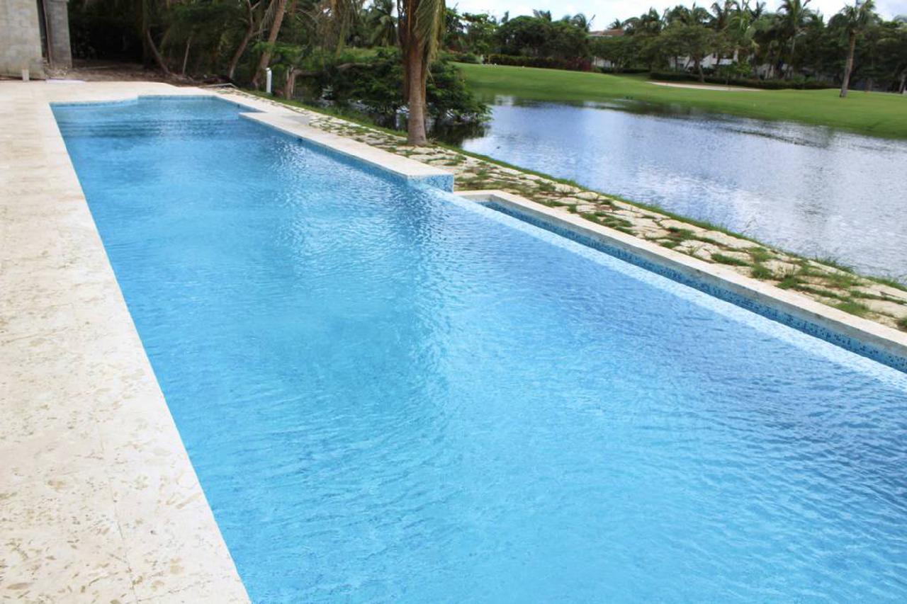 Lake Village Apartment *