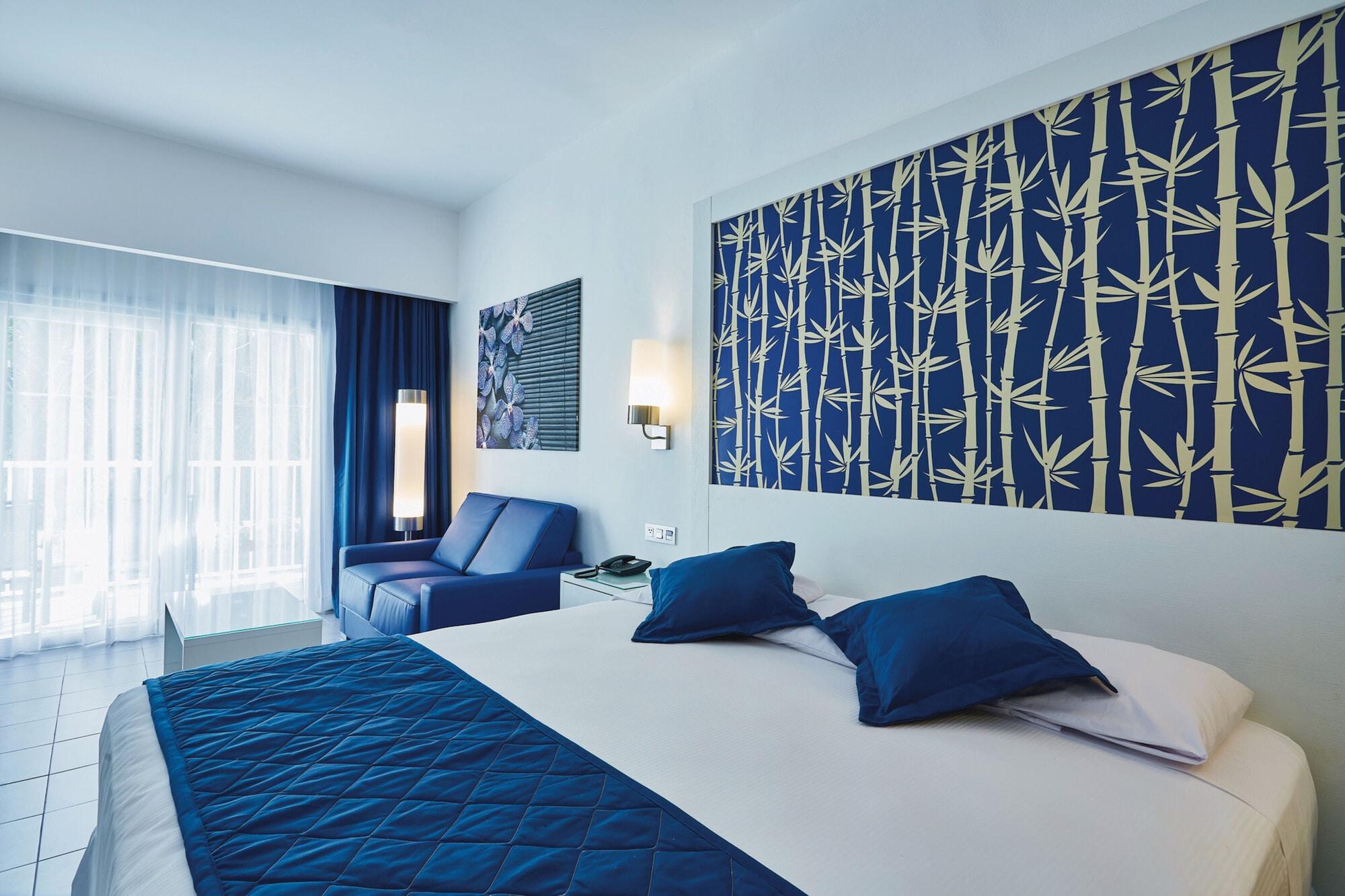 Hotel Riu Bambu 3*
