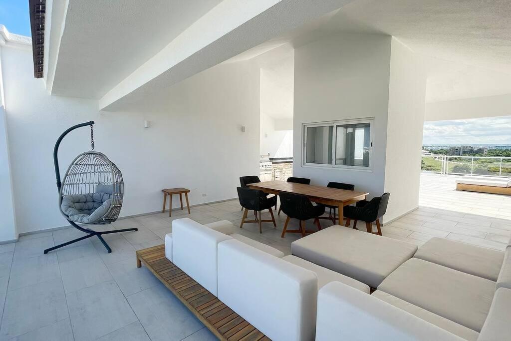 Beautiful Penthouse With Private Elevator In Hard Rock Golf Apartment *